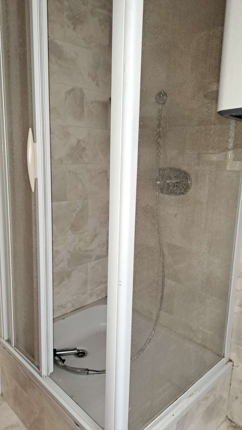 Dusche im Badezimmer